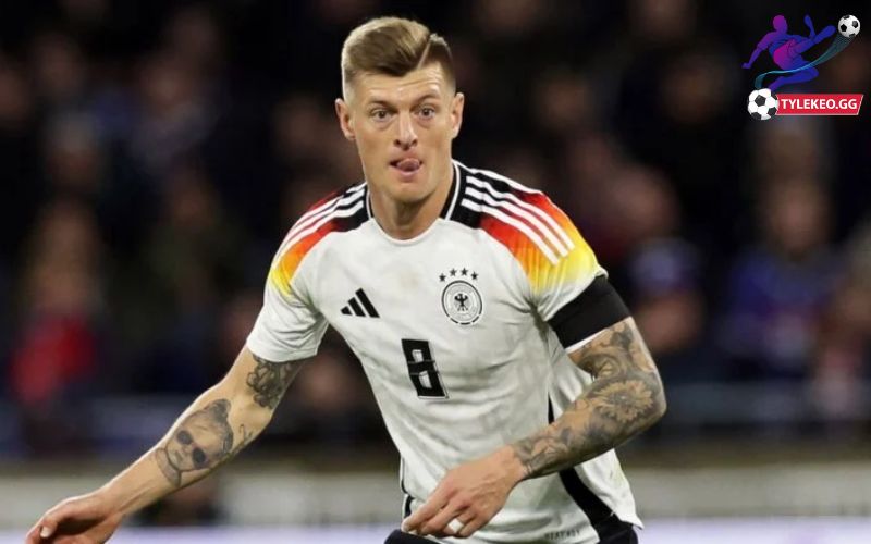 Toni Kroos bất ngờ giải nghệ