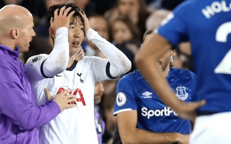 Son Heung Min nổi tiếng là cầu thủ bóng đá hay khóc