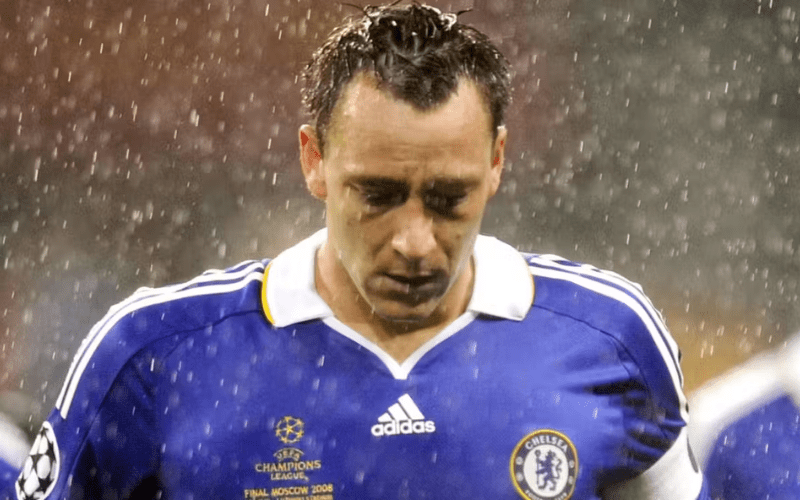 Terry khóc sau khi đá hỏng lượt penalty quan trọng